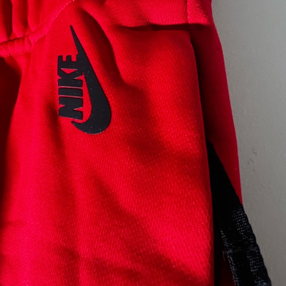 Nike Women’s Casual Tech Fleece High Waisted Shorts - Medium, NWT - Picture 4 of 5